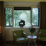 50|50 Belmont Hotel 3*